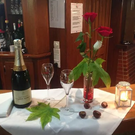 Logis - & Restaurant Moulin Des Forges 2* Saint-Omer-en-Chaussee