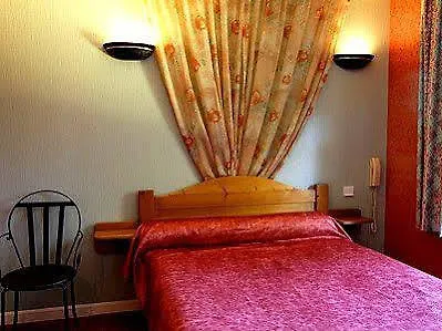 Hotel Logis - & Restaurant Moulin Des Forges